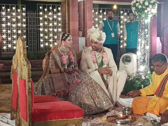 Deepak Chahar Wedding Photos: शादी के बंधन में बंधे दीपक चाहर, जया भारद्वाज संग लिए सात फेरे