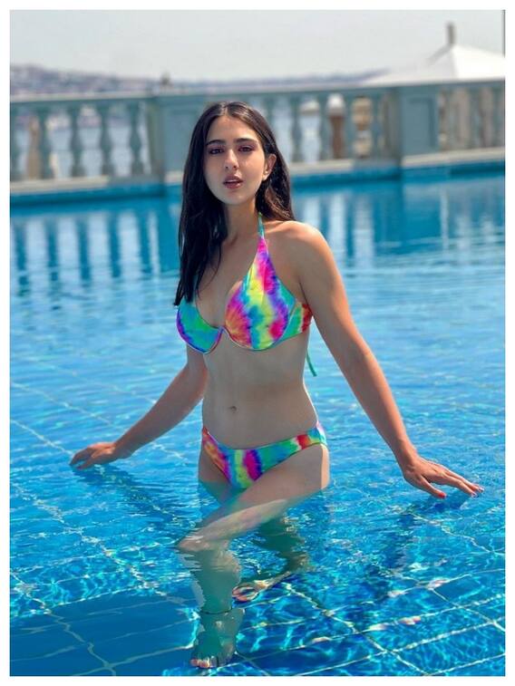 కలర్ ఫుల్ బికినీలో సారా అలీఖాన్