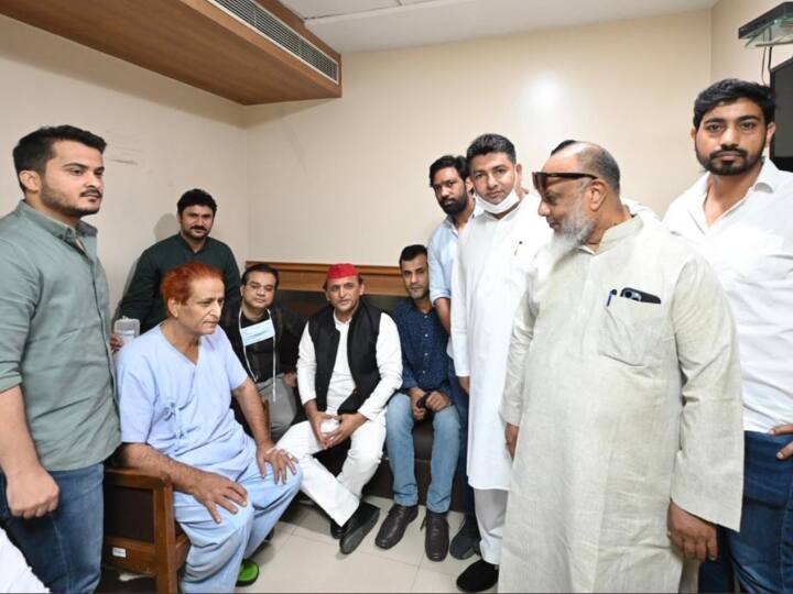 Akhilesh Yadav Meets Azam Khan: What happened in Azam Khan and Akhilesh Yadav's meeting in Delhi hospital! ANN Akhilesh Yadav Meets Azam Khan: दिल्ली के अस्पताल में आज़म खान और अखिलेश यादव की मुलाक़ात में क्या निकला?