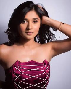 KKK 12 Contestant: કનિકા માને વ્હાઇટ બિકીનીમાં પોતાની ગ્લેમરસ તસવીરો શેર કરીને વધાર્યો ઇન્ટરનેટનો પારો, જુઓ.....