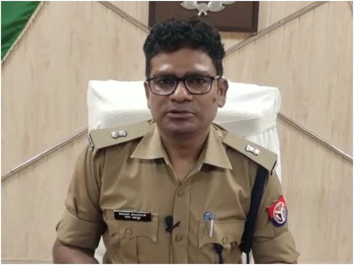 Kaushambi News: बाल काटने को लेकर भिड़ गया नाई और ग्राहक का परिवार, देखते ही देखते बरसने लगे डंडे, जानें - क्या है पूरा मामला Kaushambi clashes occurred at barber shop in the city ann Kaushambi News: बाल काटने को लेकर भिड़ गया नाई और ग्राहक का परिवार, देखते ही देखते बरसने लगे डंडे, जानें - क्या है पूरा मामला