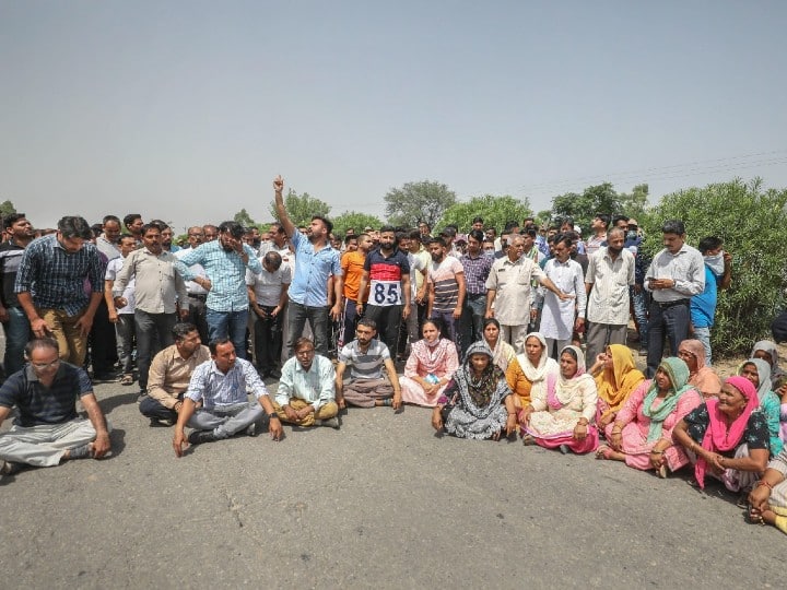 Migrant Employees, Others From Jammu To Be Posted In 'Secured' Locations In Kashmir By Jun 6: Official Sources Migrant Employees, Others From Jammu To Be Posted In 'Secured' Locations In Kashmir By Jun 6: Official Sources