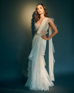 ਸਾਦਗੀ ਭਰੇ ਅੰਦਾਜ਼ 'ਚ ਮਾਨੁਸ਼ੀ ਛਿੱਲਰ ਨੇ ਜਿੱਤਿਆਂ ਫੈਨਸ ਦਾ ਦਿਲ, ਤਸਵੀਰਾਂ ਵੇਖ ਖੁਸ਼ ਹੋਏ ਫੈਨਸ