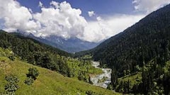 Places To Visit In Pahalgam: ट्रेकिंग और एडवेंचर के लिए परफेक्ट है पहलगाम, जानिए यहां के फेमस टूरिस्ट Places के बारे में