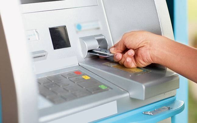 SBI ने ग्राहकों को अपने घरेलू और अंतरराष्ट्रीय ट्रांजैक्शन दोनों के लिए ई-कॉमर्स प्लेटफॉर्म, POS और ATM पर कार्ड ट्रांजैक्शन लिमिट तय करने की सलाह दी है.