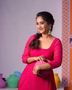 Deepthi Sunaina: విరిసిన గులాబీ కూడా దీప్తి ముందు దిగదుడుపే