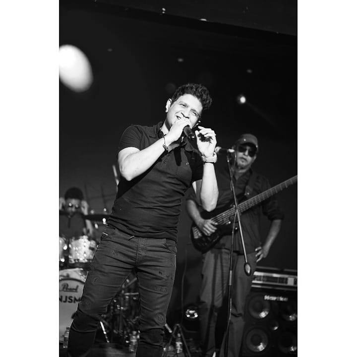 'ঝঙ্কার বিটস'-এর জনপ্রিয় গান 'তু আশিকি হ্যায়'। এই গান দিয়েই গতকাল অনুষ্ঠান শুরু করেছিলেন কে কে। প্রেমের অনবদ্য গান।