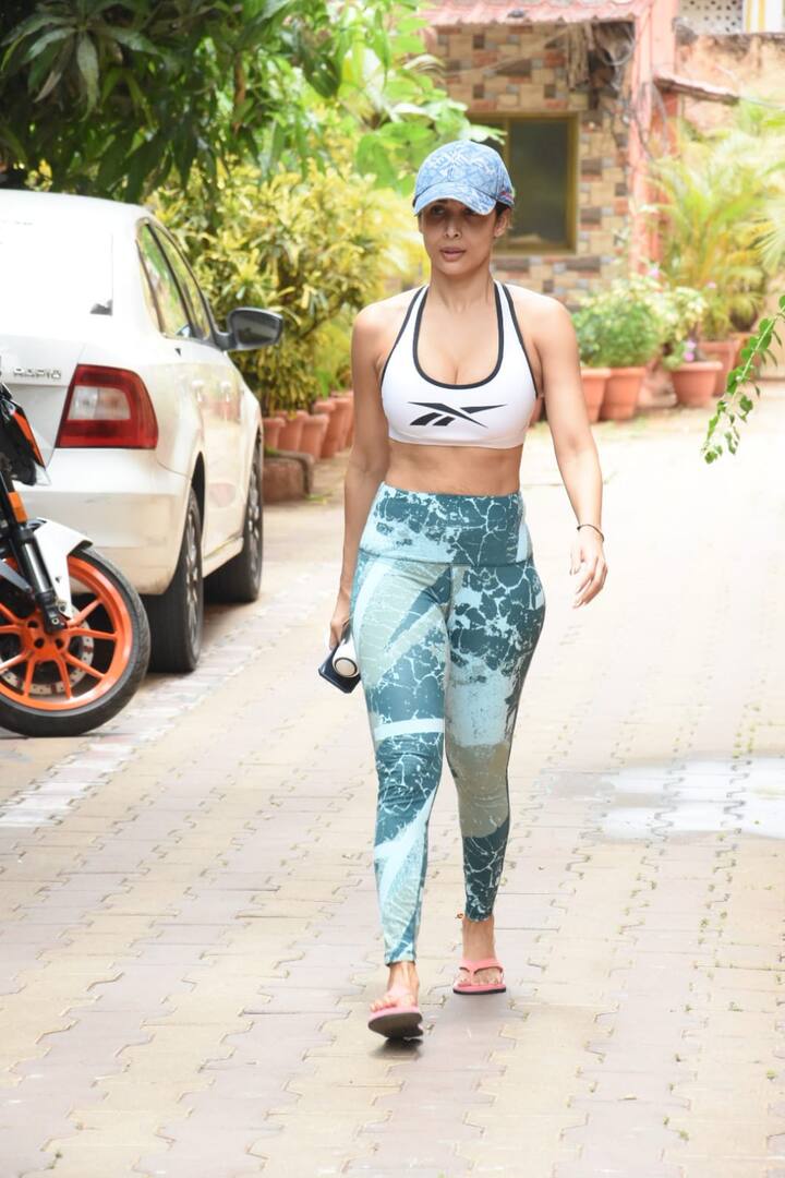 देसी हो या वेस्टर्स या फिर कैजुअल हर लुक में मलाइका अरोड़ा गजब का कहर ढाती हैं.