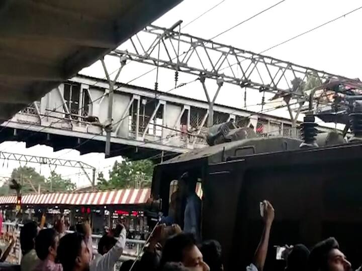 पुणे-मुंबई-पुणे असा प्रवास करणारी ही गाडी दोन्ही शहरांच्या विकासाच्या दृष्टीने अत्यंत महत्त्वाची आहे. कित्येक वर्षे डेक्कन क्वीनने दररोज पुणे-मुंबई-पुणे प्रवास करणारे प्रवासी आहेत.