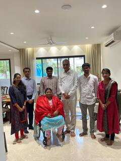 In Pics: సివిల్స్ ర్యాంకర్స్‌‌కు మంత్రి హరీశ్ రావు బ్రేక్ ఫాస్ట్ పార్టీ, ట్రైనర్ బాలలతకు సత్కారం