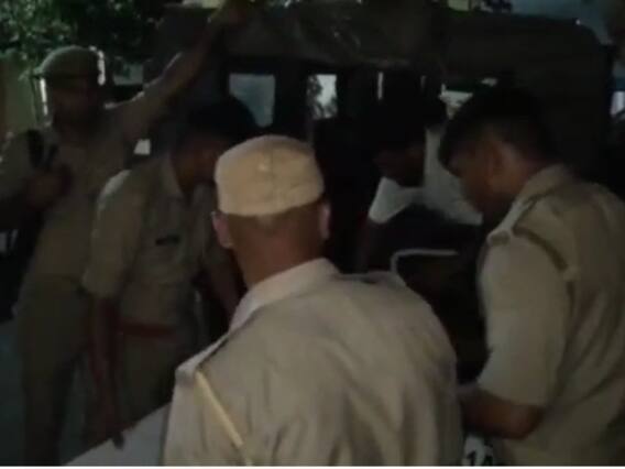 Moradabad Crime News: पुलिस मुठभेड़ में धराया इनामी गैंगस्टर शहजाद, गोकशी समेत आधा दर्जन मामले में था वांछित Moradabad Crime News: पुलिस मुठभेड़ में धराया इनामी गैंगस्टर शहजाद, गोकशी समेत आधा दर्जन मामले में था वांछित