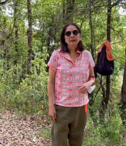 नीना इंडस्ट्री में अपने काम के लिए जानी जाती हैं. अभिनेत्री को हाल ही में रिलीज हुई प्राइम वीडियो वेब सीरीज 'पंचायत' में उनके काम के लिए काफी अच्छी प्रतिक्रियाएं मिल रही हैं.