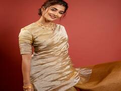 Actress Pooja Hegde: நீதானே நீதானே என் நெஞ்சை தட்டும் சத்தம்.. நடிகை பூஜா ஹெக்டே லேட்டஸ்ட் க்ளிக்ஸ் !