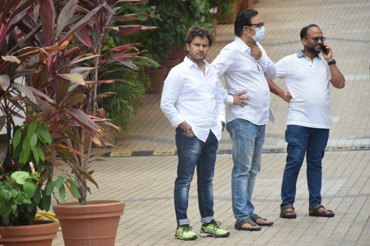 जानेमाने सिंगर जावेद अली केके की अंतिम यात्रा में काफी उदास नज़र आए दोस्त के जाने की मायूसी जावेद अली के चेहरे पर पर केके को खोने का गम साफ नज़र आ रहा है.