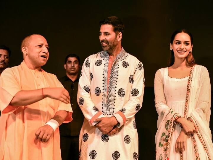 लोकभवन में आयोजित स्पेशल स्क्रीनिंग के बाद मुख्यमंत्री ने गुरुवार को कलाकारों का अभिनन्दन किया. साथ ही कहा कि वर्षों के अंतराल के बाद आज फिल्म देखने का सुअवसर मिला.