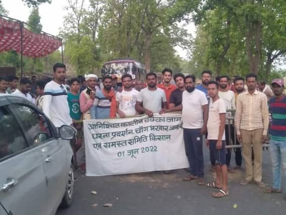 Chhattisgarh: बन गई सड़क, शुरू हो गया सफर लेकिन...10 साल बाद भी नहीं मिला 350 किसानों को मुआवजा, जानें- पूरा मामला Chhattisgarh: बन गई सड़क, शुरू हो गया सफर लेकिन...10 साल बाद भी नहीं मिला 350 किसानों को मुआवजा, जानें- पूरा मामला