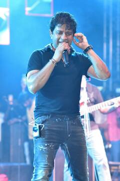 K K Last Ride: রইলেন সতীর্থ, অনুরাগীরা..সুরে আর ভেজা চোখে কে কে-কে বিদায় জানাল মায়ানগরী