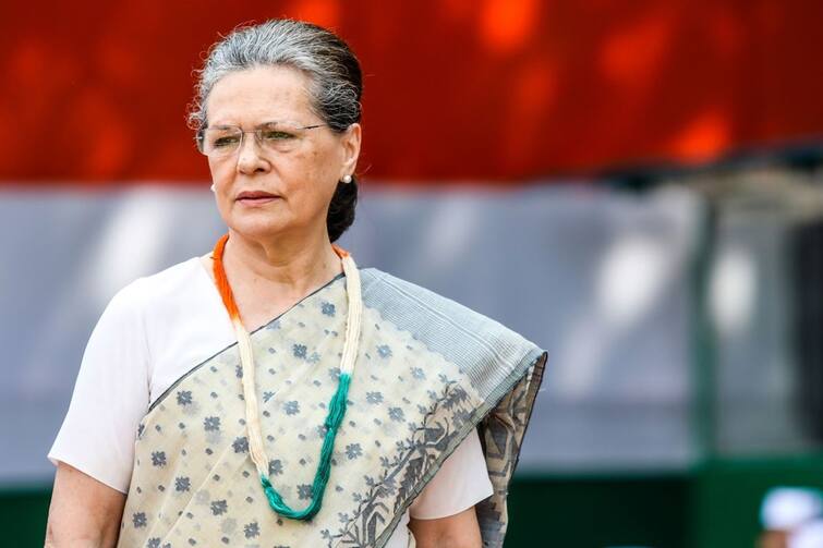 Sonia Gandhi Hospitalized Congress interim president admitted to Hospital owing to Covid-related issues Sonia Gandhi Hospitalized: सोनिया गांधी रुग्णालयात दाखल, कोरोनाचा त्रास बळावला