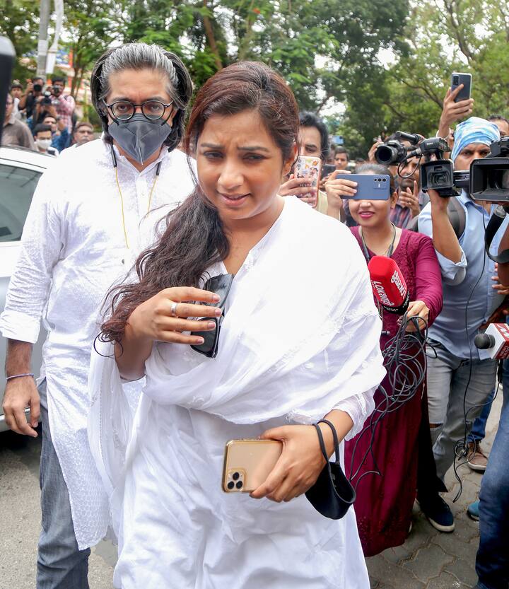 আজ কে কে-র শেষযাত্রায় উপস্থিত ছিলেন শ্রেয়া ঘোষাল, অভিজিৎ ভট্টাচার্য্য সহ একাধিক সঙ্গীতশিল্পী