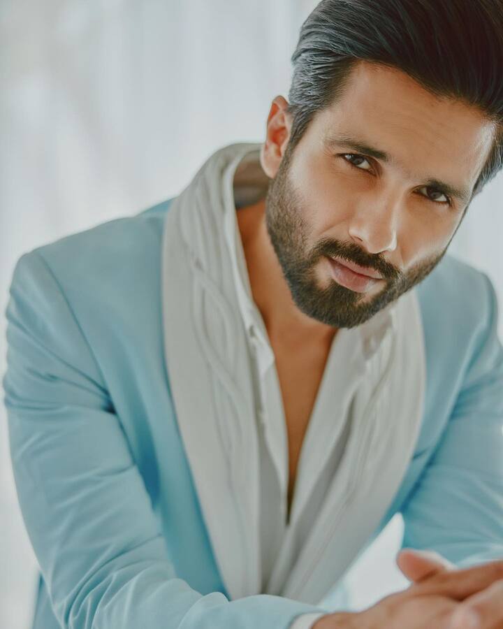 इन तस्वीरों के साथ शाहिद ने कैप्शन में लिखा है, 