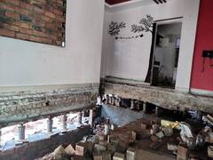 Aurangabad: चक्क जॅक लावून घर चार फूट वर उचचले; औरंगाबादेतील पहिलीच घटना