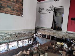 Aurangabad: चक्क जॅक लावून घर चार फूट वर उचचले; औरंगाबादेतील पहिलीच घटना
