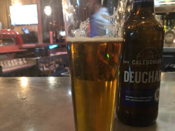 Most Expensive Drink: ऑस्ट्रेलियन ने पी इतिहास की सबसे महंगी बियर, आप भी देखिए कैसे Australian man drinks the ‘most expensive beer in history goes viral Most Expensive Drink: ऑस्ट्रेलियन ने पी इतिहास की सबसे महंगी बियर, आप भी देखिए कैसे