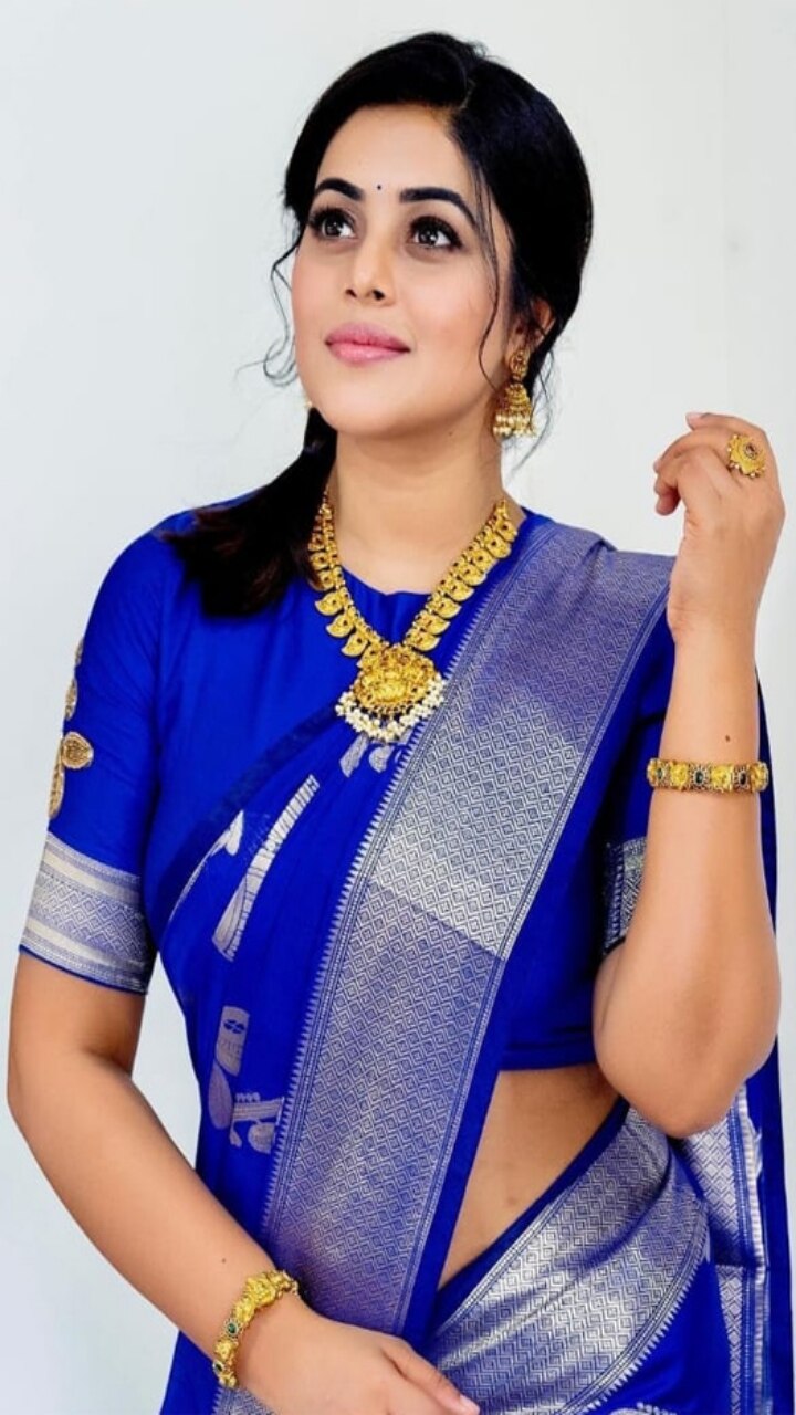 தமிழில் ‘முனியாண்டி விலங்கியல் மூன்றாம் ஆண்டு’ திரைப்படம் மூலம் அறிமுகமான பூர்ணா