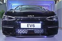 PHOTOS: માર્કેટમાં આવી KIAની ઇલેક્ટ્રિક કાર EV6, 528 કિમીની જબરદસ્ત રેન્જ, ને કિંમત 59.95 લાખ રૂપિયા......