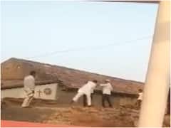 Watch : कांग्रेस विधायक ने सुपरवाइजर को जूते से पीटा, पूर्व मुख्यमंत्री कमलनाथ को बता चुके हैं डोकरा