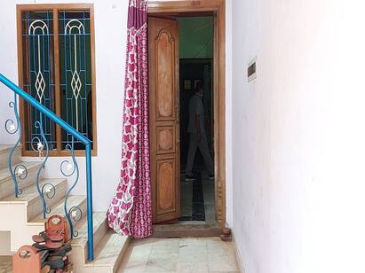 thiiruvarur near katoor village vao house 8 sawaran gold theft திருவாரூர்: கிராம நிர்வாக அலுவலர் வீட்டில் வேலையை காட்டிய கொள்ளையர்கள்!