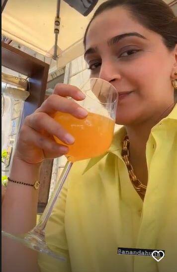 सोनम कपूर इन दिनों अपनी प्रेग्नेंसी डेज को खूब इंजॉय कर रही हैं. इस दौरान वो अपने पति आनंद आहूजा के साथ क्वालिटि टाइम स्पेंड कर रही हैं.