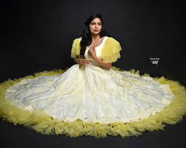 श्वेता शिंदे हे नाव मराठी-हिंदी मालिकांमधून आज घराघरात पोहोचले आहे, छोट्या पडद्यावरील एक यशस्वी चेहरा म्हणूनही तिची ओळख आहे. (photo: shwetashinde_official/ig)