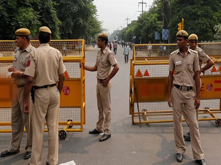 Rajasthan News Jaipur Police cant use mobile at the blockade point Police  Commissionerate issued order ANN | Jaipur News: अपराध रोकने के लिए पुलिस का  नया फॉर्मूला, नाकाबंदी पॉइंट पर पुलिसकर्मी ...