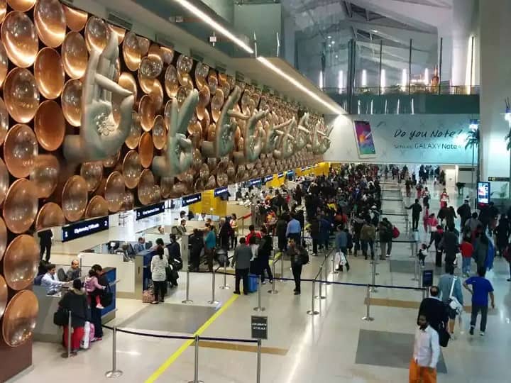 Delhi IGI Airport introduced RFID enabled baggage tags, know details Delhi News: दिल्ली के IGI एयरपोर्ट से फ्लाइट पकड़ते हैं तो जरूर पढ़ें यह खबर, होने वाला है यह बड़ा बदलाव