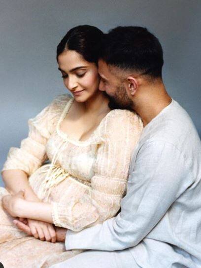 बता दें कि कपल ने हाल ही में अपनी शादी की चौथी सालगिरह मनाई है. इस दौरान सोनम ने पति आनंद के लिए काफी इमोशनल पोस्ट शेयर किया था.