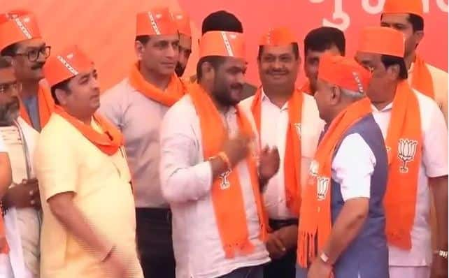 Gujarat Politics :  Hardik Patel joins BJP PM Narendra Modi Gujarat Election 2022 Hardik Patel Joins BJP:  ਭਾਜਪਾ 'ਚ ਸ਼ਾਮਲ ਹੋਏ ਹਾਰਦਿਕ ਪਟੇਲ, ਪ੍ਰਧਾਨ ਮੰਤਰੀ ਨਰਿੰਦਰ ਮੋਦੀ ਨੂੰ ਦੱਸਿਆ ਦੇਸ਼ ਦਾ ਗੌਰਵ