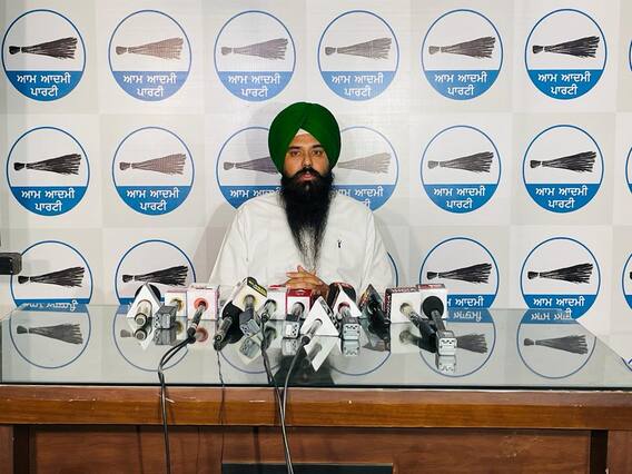 ਸੁਖਬੀਰ ਬਾਦਲ ਤੇ ਕੈਪਟਨ ਸਣੇ ਕਈ ਵਿਰੋਧੀ ਆਗੂਆਂ ਨੇ ਪਹਿਲਾਂ ਮੂਸੇਵਾਲਾ ਨੂੰ ਕਿਹਾ ਗੈਂਗਸਟਰ, ਹੁਣ ਕਰ ਰਹੇ ਨੇ ਹਮਦਰਦੀ ਦਾ ਡਰਾਮਾ : ਮਲਵਿੰਦਰ ਕੰਗ ਸੁਖਬੀਰ ਬਾਦਲ ਤੇ ਕੈਪਟਨ ਸਣੇ ਕਈ ਵਿਰੋਧੀ ਆਗੂਆਂ ਨੇ ਪਹਿਲਾਂ ਮੂਸੇਵਾਲਾ ਨੂੰ ਕਿਹਾ ਗੈਂਗਸਟਰ, ਹੁਣ ਕਰ ਰਹੇ ਨੇ ਹਮਦਰਦੀ ਦਾ ਡਰਾਮਾ : ਮਲਵਿੰਦਰ ਕੰਗ