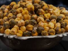 Roasted Chana Recipe: सिर्फ 2 मिनट में भून सकते हैं बाजार से भी अच्छा चना, जानें सीक्रेट ​तरीका