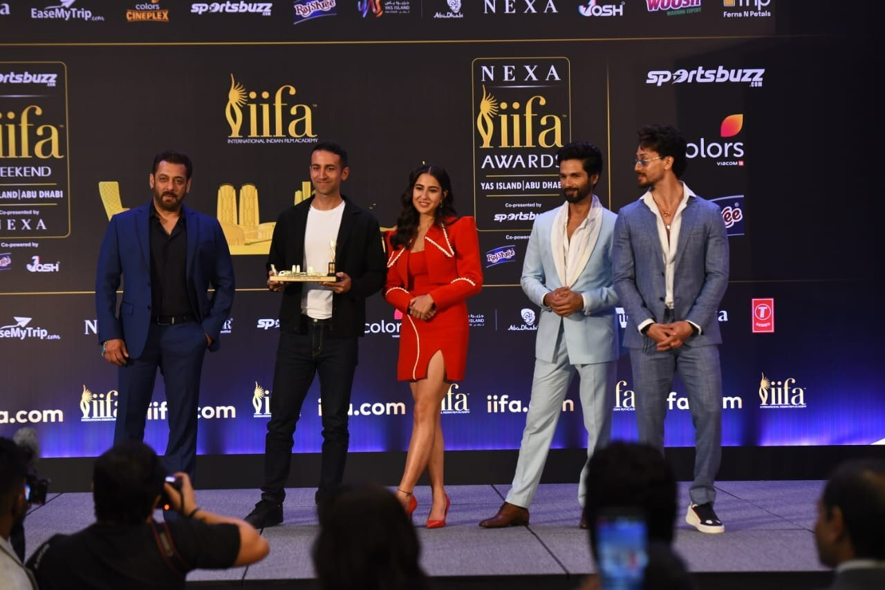 IIFA Awards 2022: Salman Khan, Shahid Kapoor, Sara Ali Khan Make Their ...