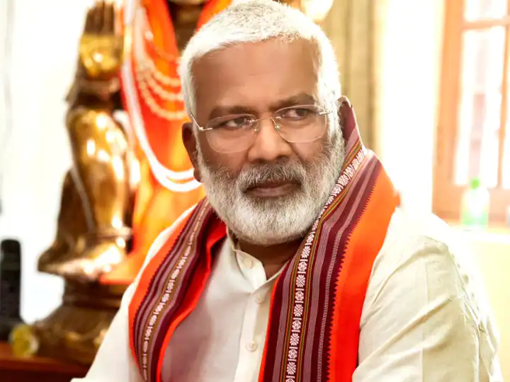 Swatantra Dev Singh: सीतापुर के दौरे पर पहुंचे मंत्री स्वतंत्र देव सिंह, बाढ़ प्रभावित इलाकों का जायजा लेते हुए अधिकारियों को किया अलर्ट