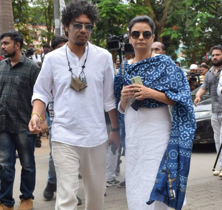 फेमस सिंगर पापोन भी अपने दोस्त केके को अंतिम विदाई देने पहुंचे.