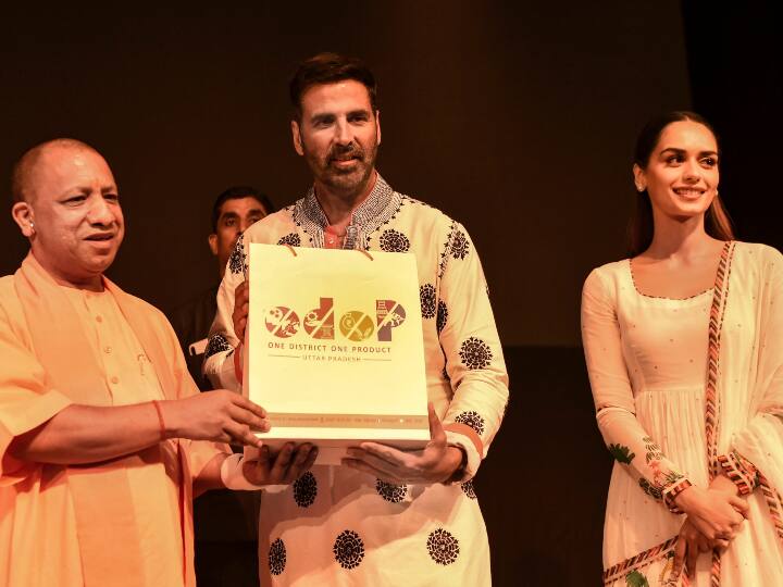 यूपी के मुख्यमंत्री योगी आदित्यनाथ ने कहा कि सम्राट पृथ्वीराज फिल्म अतीत की गलतियों से सीखने की प्रेरणा देने वाली है. आजादी का अमृत महोत्सव वर्ष आत्मचिंतन का काल है.