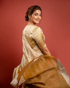 Pooja Hegde: చీరలో మెరిసిపోతున్న బుట్టబొమ్మ - పిక్స్ చూశారా?