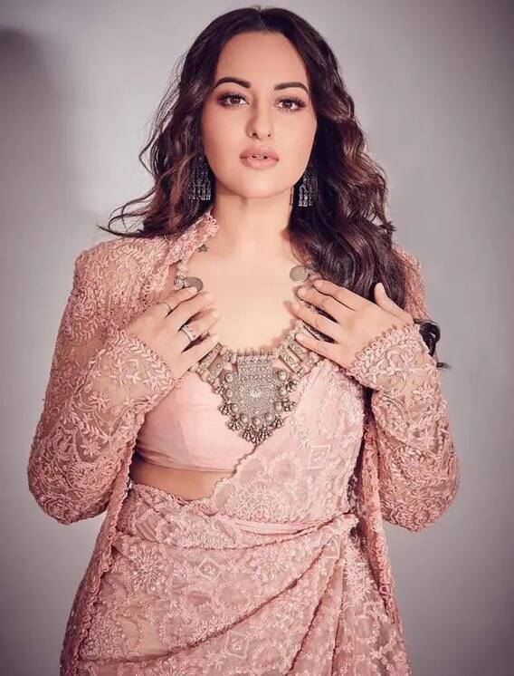 Sonakshi Sinha Birthday: बचपन से लेकर अब तक कितना बदल गया है सोनाक्षी सिन्हा का लुक, यहां जानिए उनसे जुड़ी अहम बातें