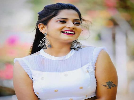 Guppedantha Manasu Raksha Gowda: రిషి గుండెను ముక్కలు చేసిన వసుధార (రక్షా గౌడ) బ్యూటిఫుల్ పిక్స్ Guppedantha Manasu Raksha Gowda: రిషి గుండెను ముక్కలు చేసిన వసుధార (రక్షా గౌడ) బ్యూటిఫుల్ పిక్స్