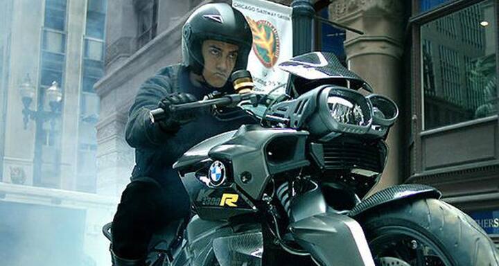 साल 2013 में रिलीज़ हुई फिल्म धूम 3 (Dhoom 3) भी एक रीमेक थी. बता दें यह फिल्म हॉलीवुड फिल्म ‘द प्रस्टीज’ से इंस्पायर थी.