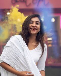 நடிகை ஸ்மிரிதி வெங்கட்டின் அழகழகான க்ளிக்ஸ்!