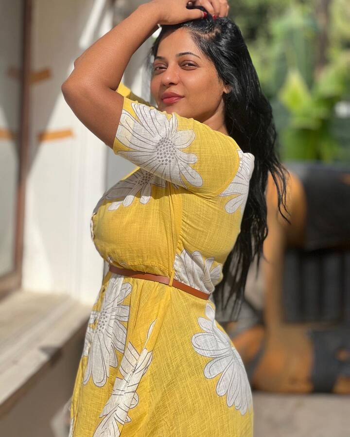 மாலை நிலவின் மரகத மஞ்சள்..எல்லாம் தங்கும் உந்தன் நெஞ்சில்