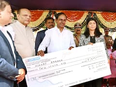 In Pics: రాష్ట్ర ఆవిర్భావ వేడుకల్లో కేసీఆర్ - నిఖత్, మొగిలయ్యకు రూ.కోట్ల చెక్కులు పంపిణీ